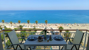 Maremare, really on the Beach, with private parking Savona
